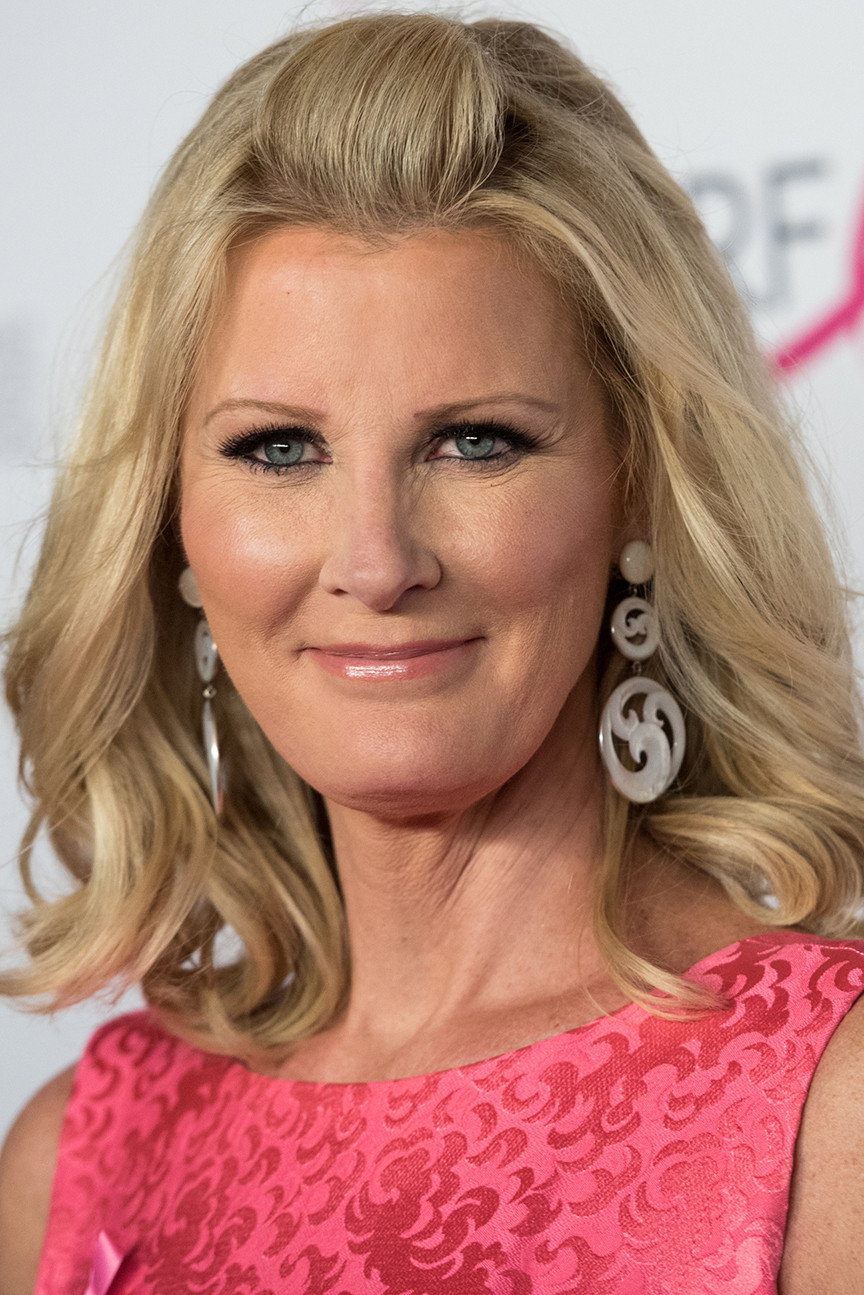 Sandra Lee as Self - Host / Judge in Blue Ribbon Baking Championship