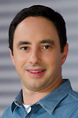 Pedro Bassan as Self - Host in A Partida