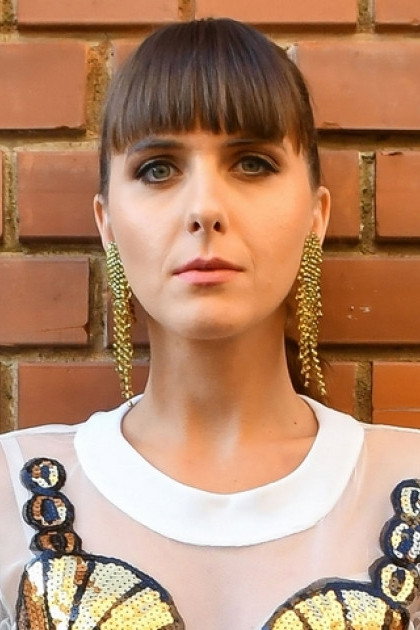 Angéla Eke as Eszter in Happy People