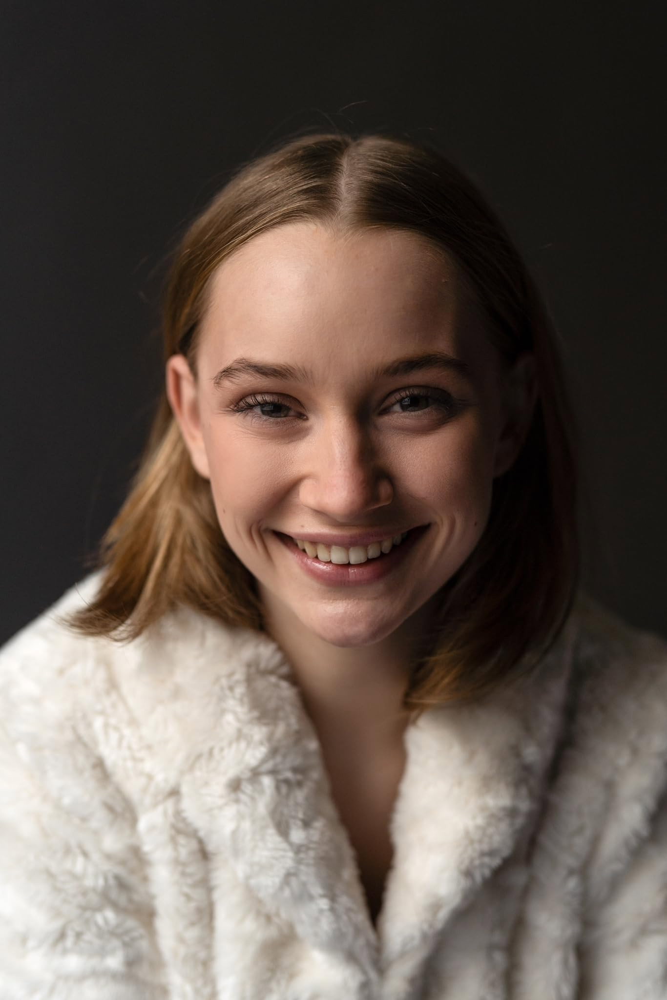 Carlotta Bähre as Dorli Schöllack in Ku'damm 77