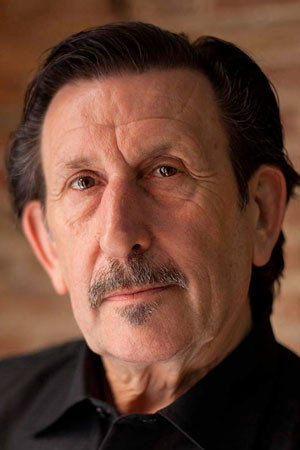 Jim Arnold as Román in Girls' Night Out