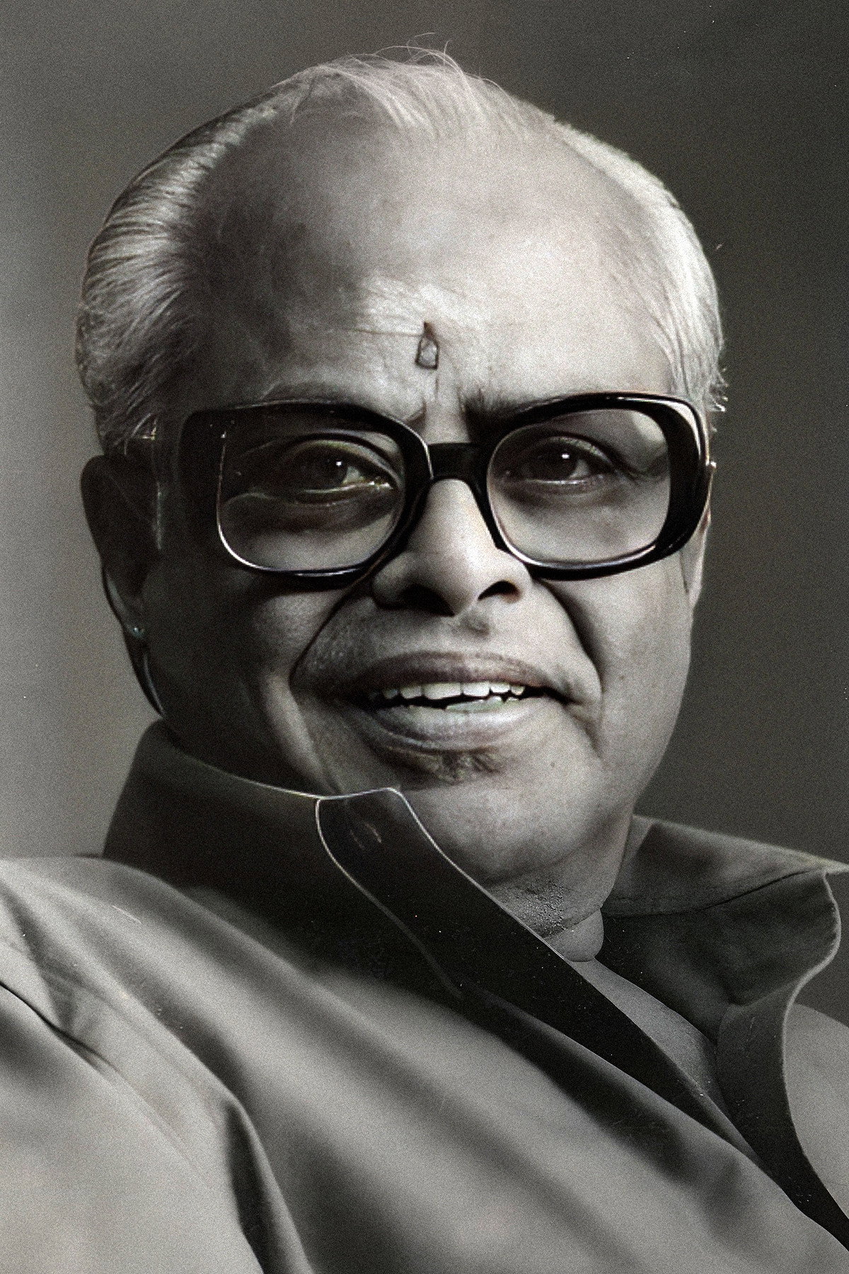 K. Balachander as Cameo appearance in Poi
