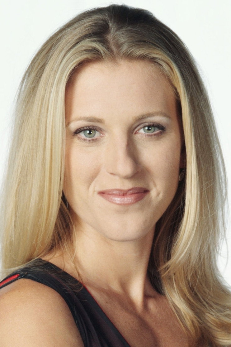 Andrea Bendewald as Wendy in Employee of the Month