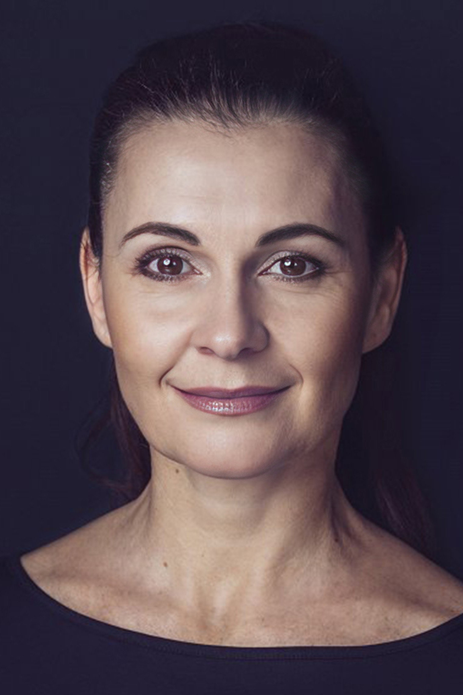 Lenka Barilíková as Klára Staršia in Kavej