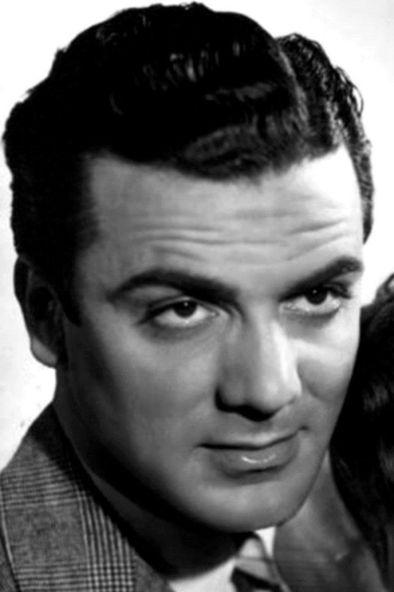Oscar Valicelli as Raúl in Los torturados