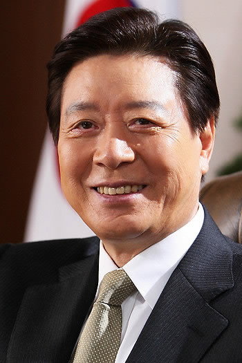이정길 as Han Yong Hee in How Long I've Kissed