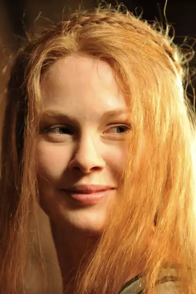 Beth Aynsley as Gilraen in Born of Hope