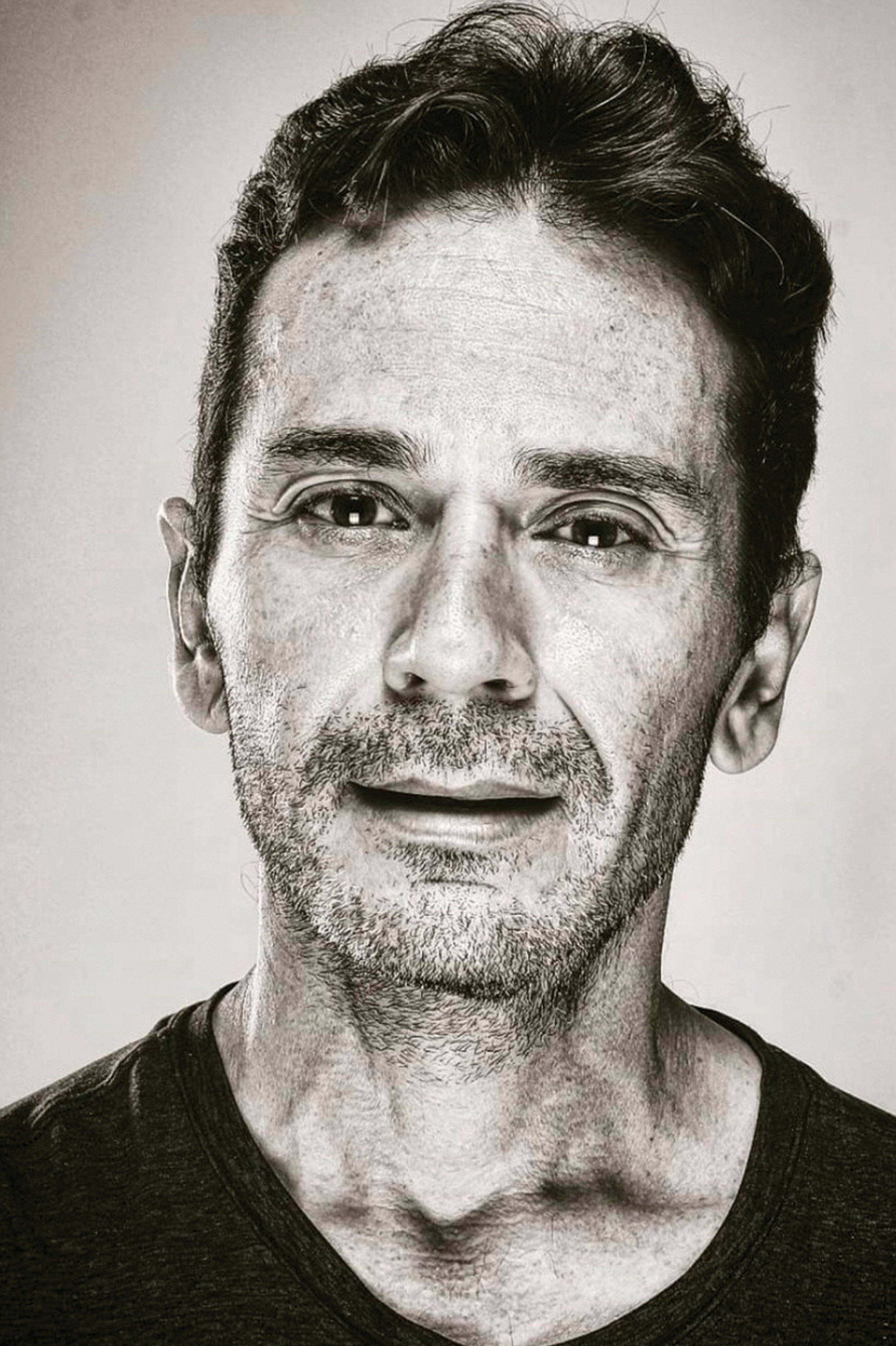 Ángel Zermen as Moreno in Tríada