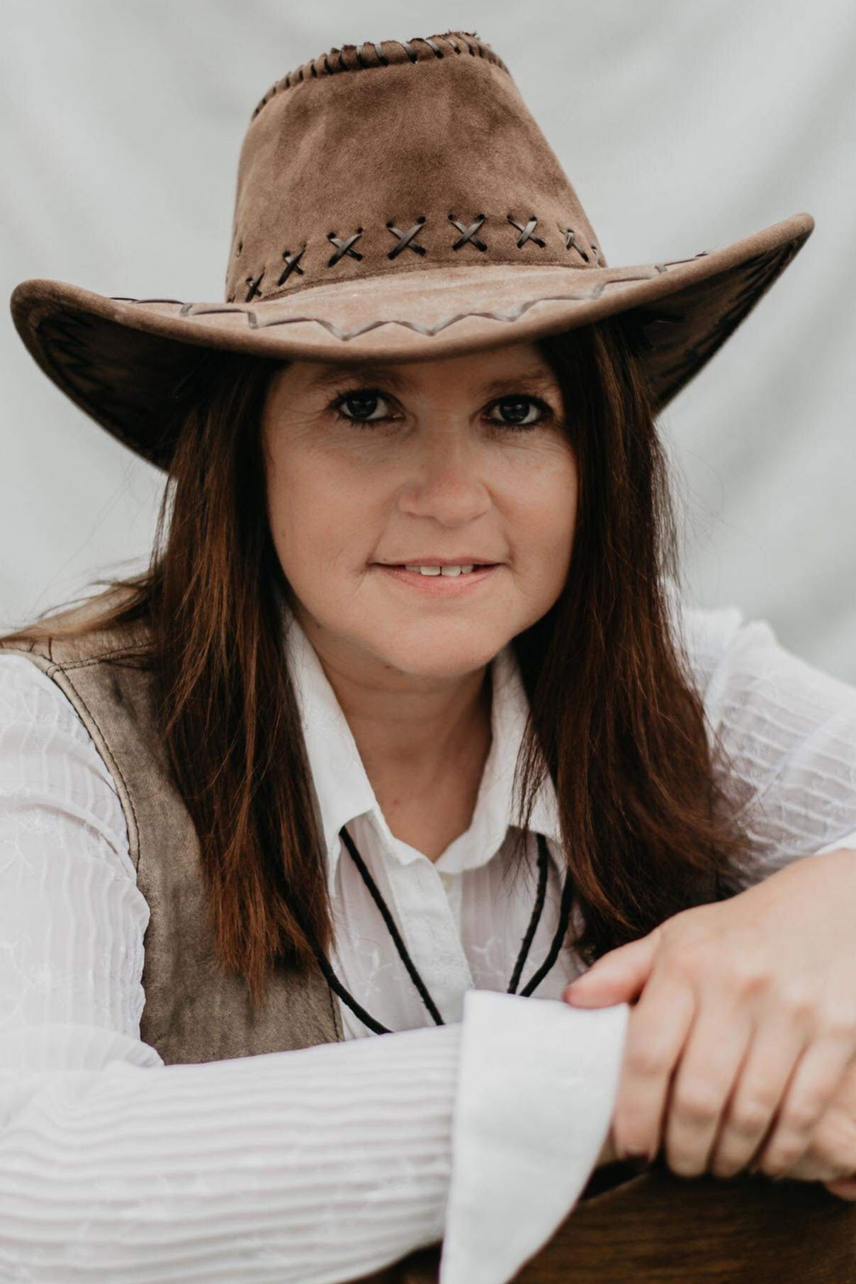 Tina Louise Owens as Receptionist in Maternal