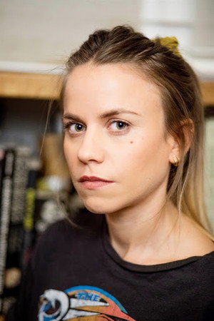 Anna Apter as Anna in Cher Journal