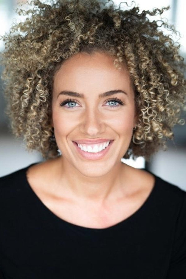 Stephanie Siadatan as Leanne in The Hike