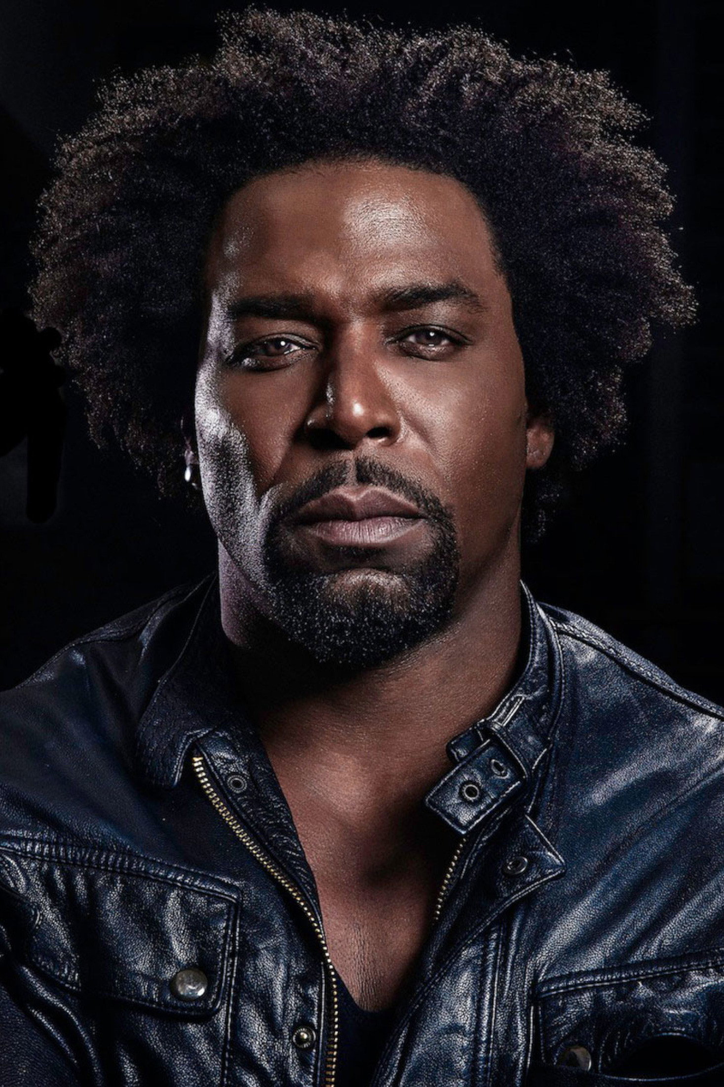 Shawn Woods as Roger Washington in The Job