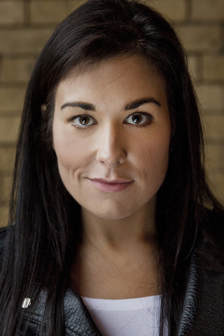 Stefanie Preissner as Maggie Walsh in The Walsh Sisters