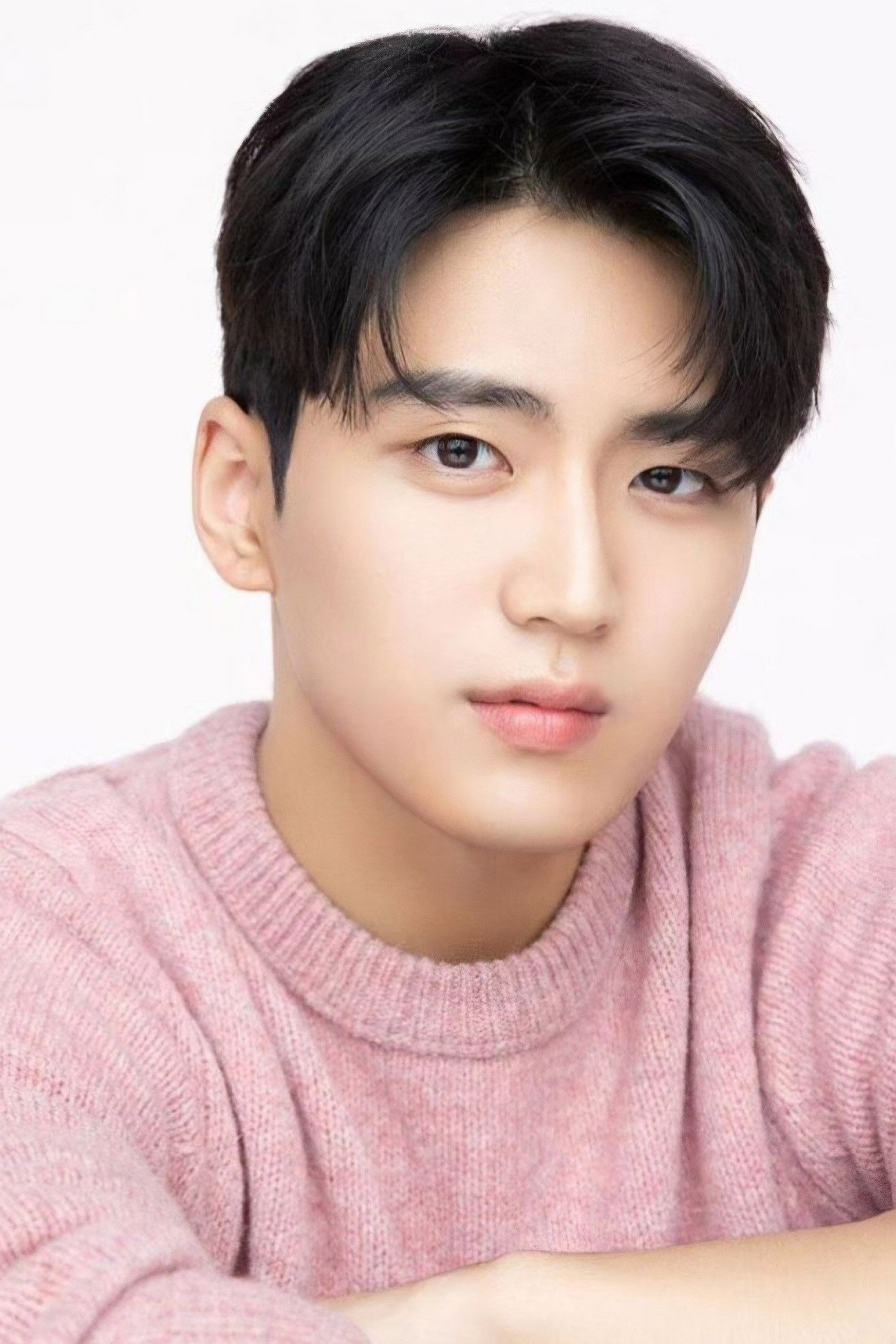 김민철 as Kang Joon-woo in Single & Ready to Mingle