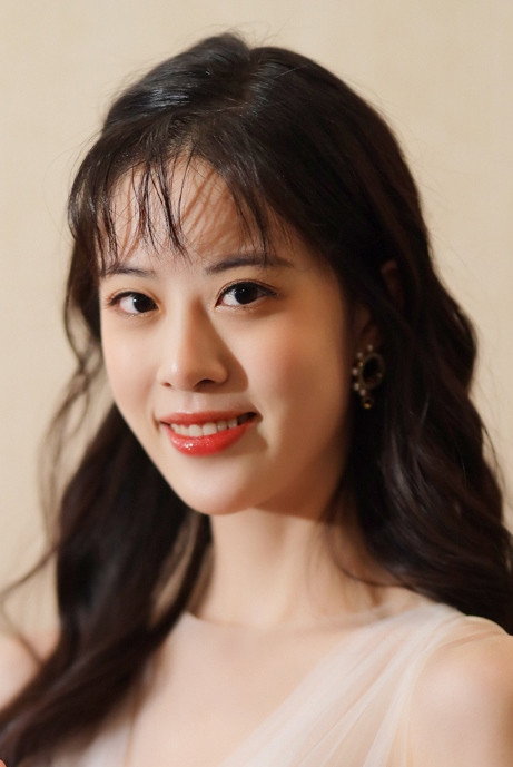Xu Qin as Yang Shi Qi in Mysterious Love