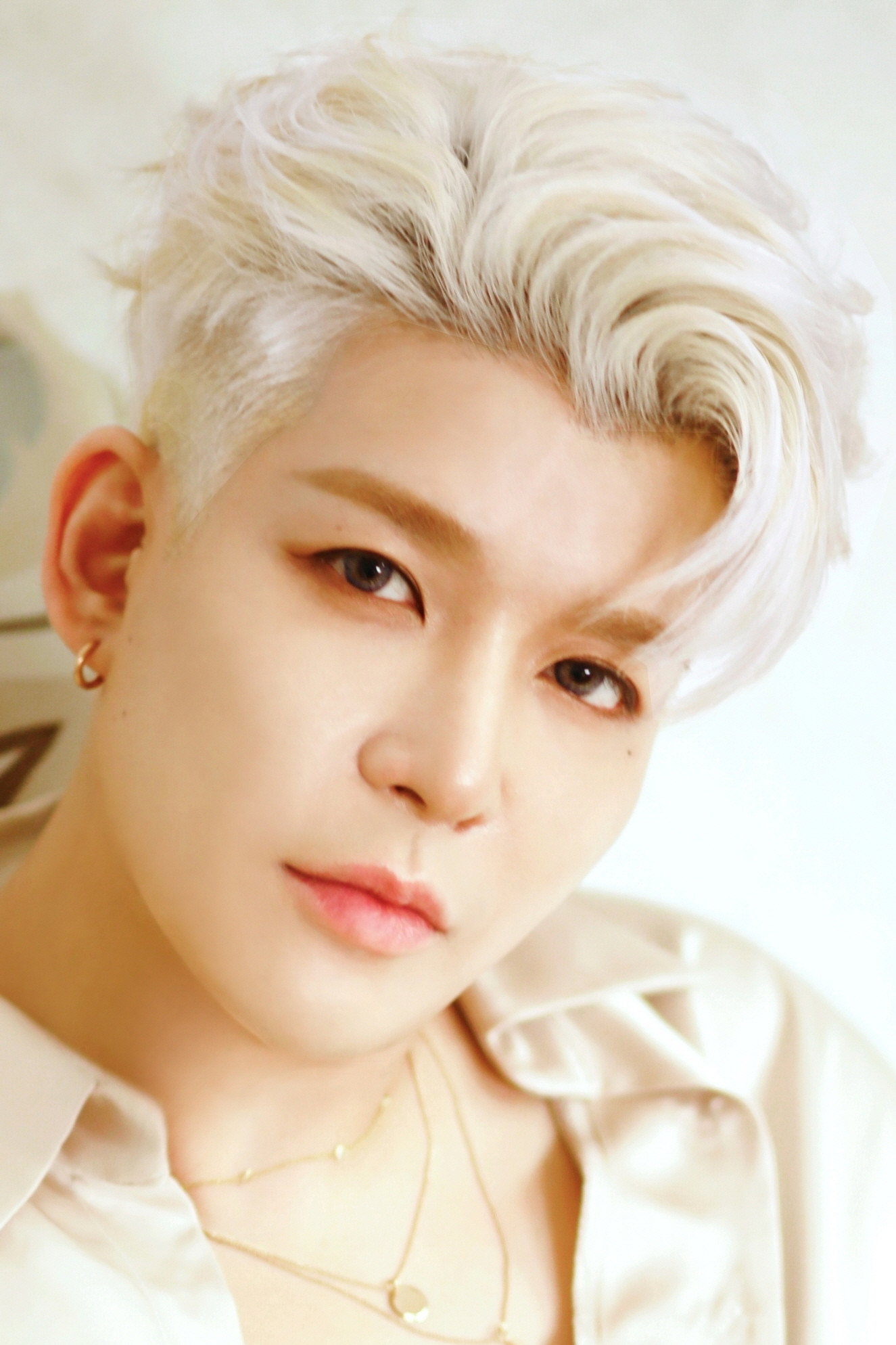 강성훈 as Sang-rok in Seventeen