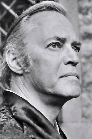 Wolf Ackva as Barrington in Flieger Ross