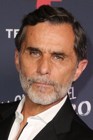 Humberto Zurita as Alberto Salerno del Villar / Marcos Mejía in De pura sangre