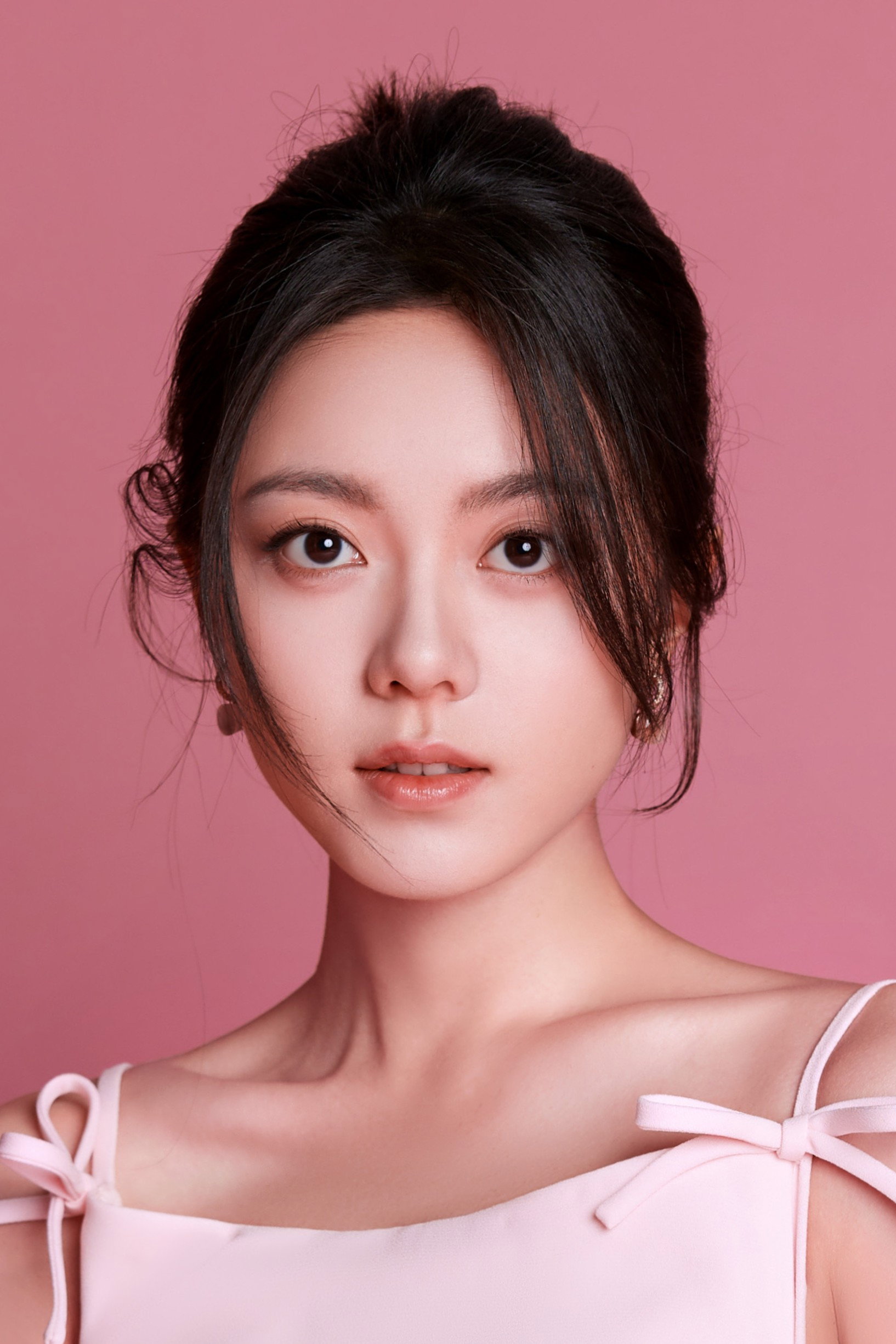 赵今麦 as Li Shiqing in Reset