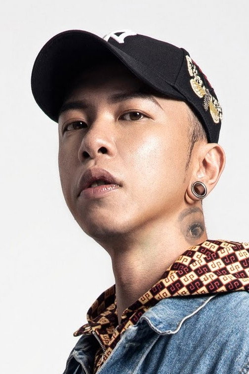 小春 as Xiu (an auto mechanic) in Organ Child