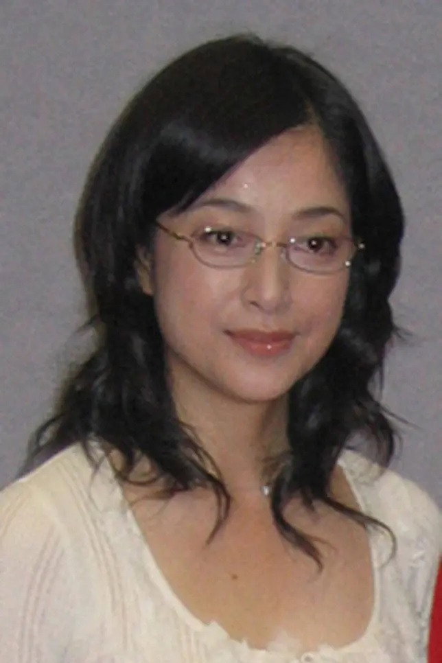 高木美保 as Matsue in Children on the Island