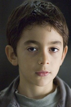 Omar Muñoz as Patricio in ¡Hasta aquí hemos llegado!