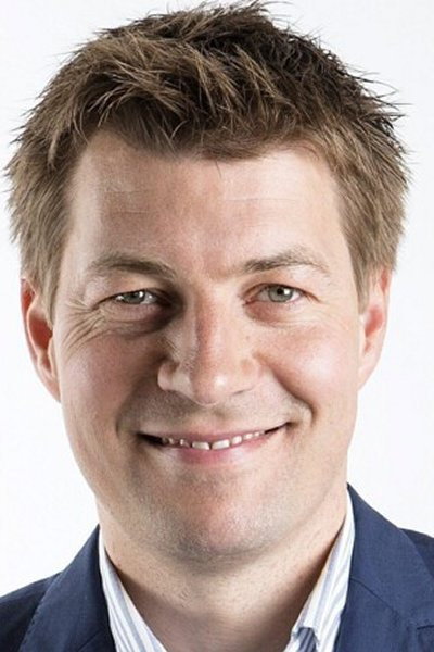 Morten Ankerdal as Vært in Dronning i 50 år