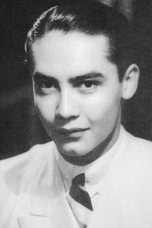 Fernando Fernández as Carlos Gómez in Frontera norte
