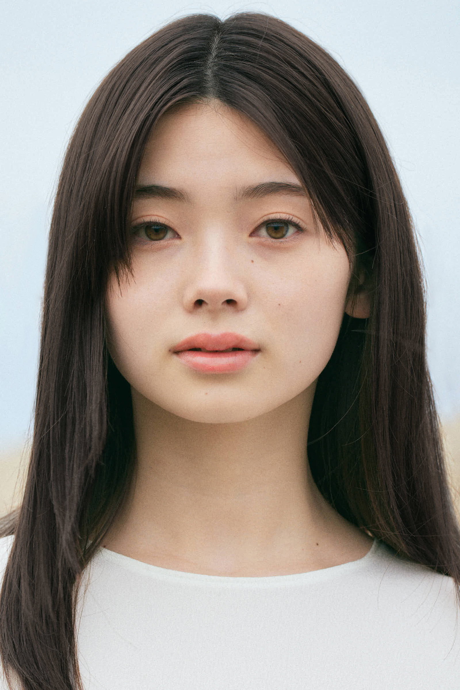 南琴奈 as Akari Nekozawa in Beside the Hearth at Alice-san's House