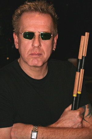 Bertram Engel as self - Schlagzeuger in maffay.