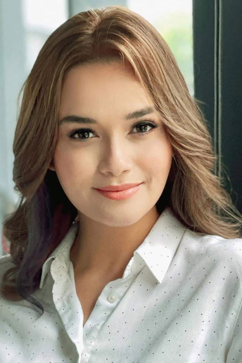 Yasmien Kurdi as Victoria / Ikay in Tinig