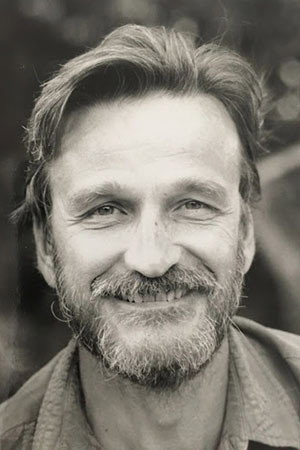 Olivier Doran as Dubbing (voice) in Tell Me Iggy