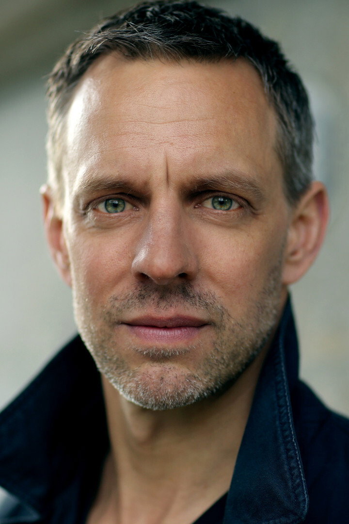 Trevor White as Bret in Hellraiser: Hellseeker