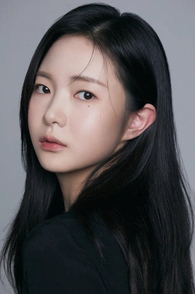 정예빈 as Kim Young in Jun & Jun