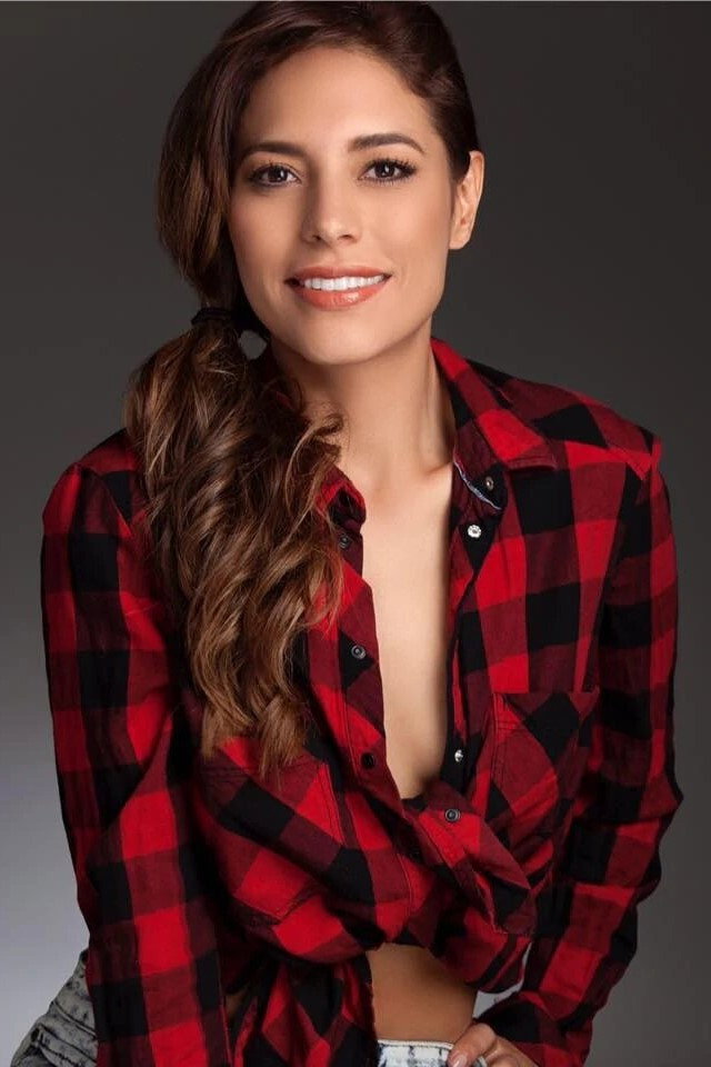 Shirley Marulanda as Shirley in Y nos fuimos pal' mundial