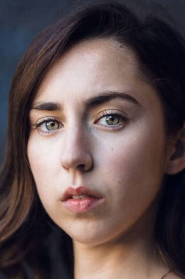 Aisling Kearns as Nicola in Darklands
