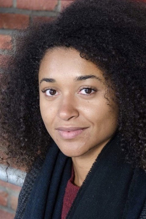 Esthèle Dumand as Jadina (voice) in The Legendaries