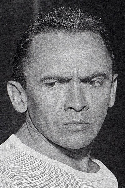 Elísio de Albuquerque as Tio Teodoro in Calúnia