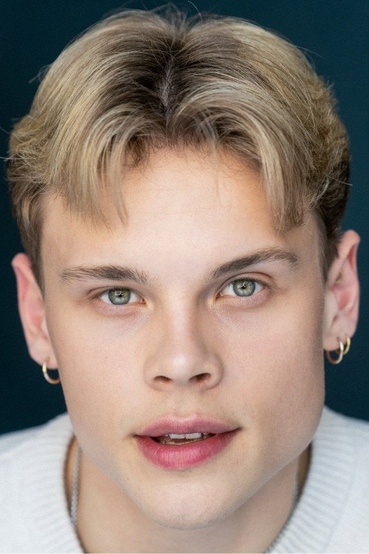 Samuli Ainasvuori as Self - Host in Spill the Tea