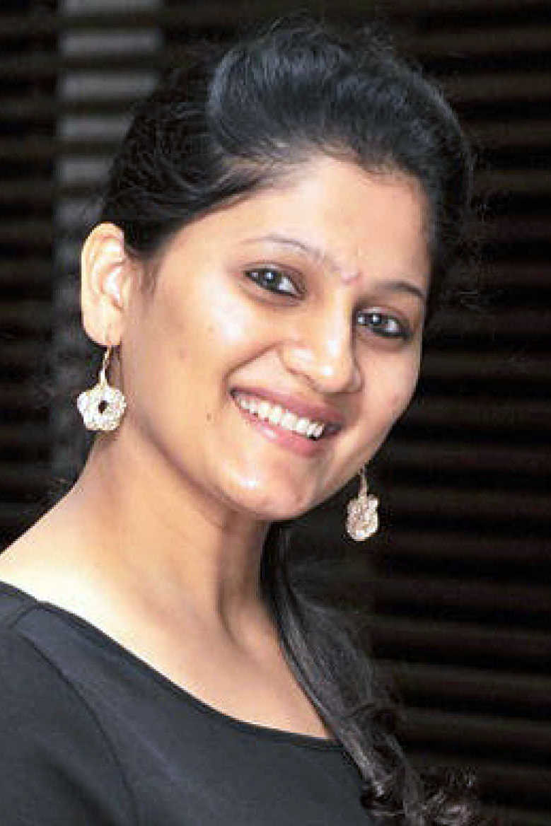 Jyoti Malshe as Vinayak's Mother in Kötü Mezar