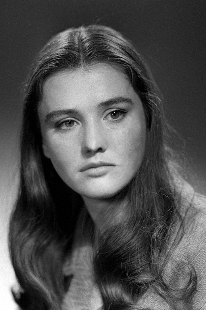 Жанна Прохоренко as Varya Levchukova in An Unrealistic Story