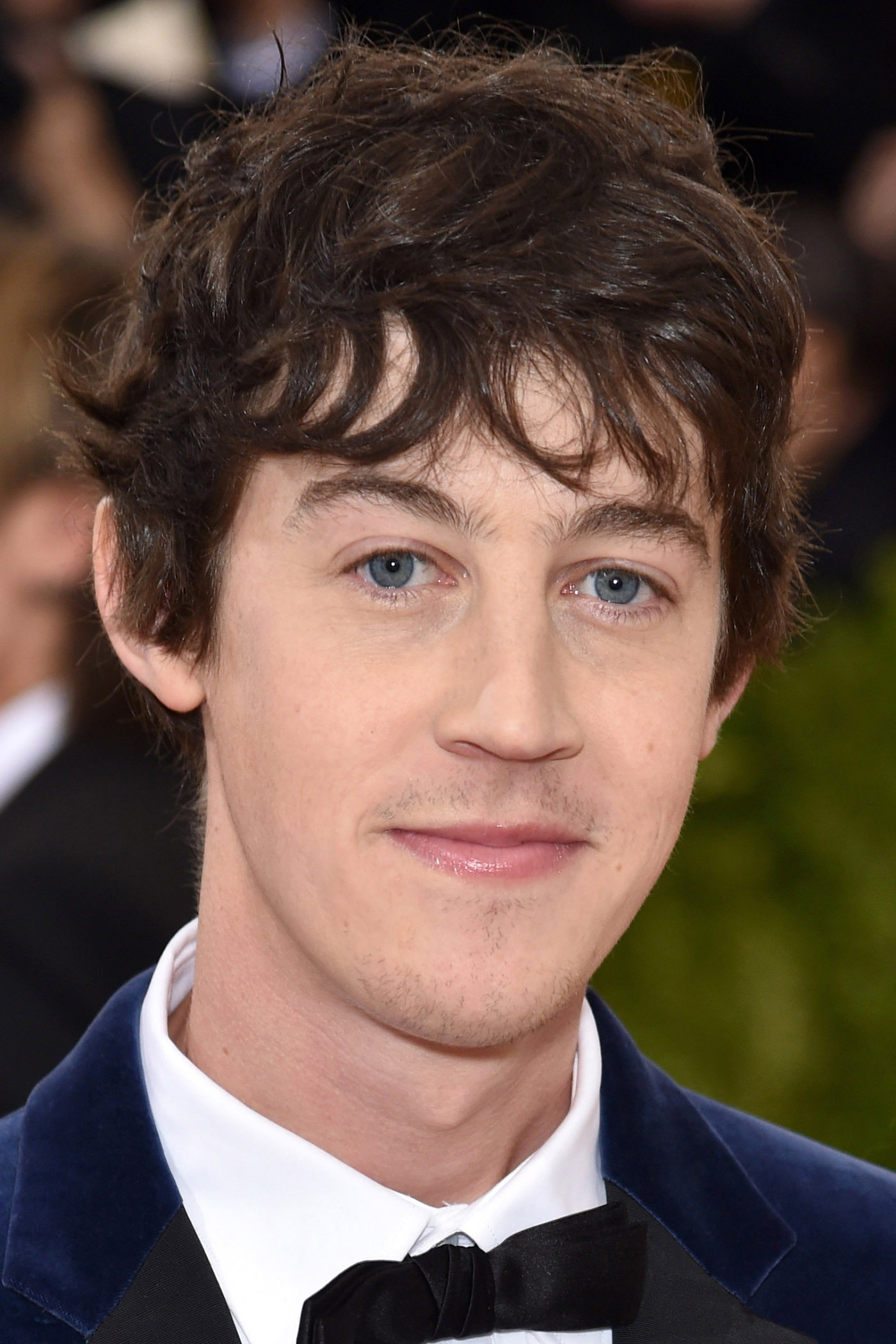 Alex Sharp as Enn in How to Talk to Girls at Parties