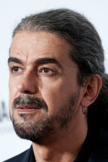 Fernando León de Aranoa as Self in Memoria de Los Olvidados