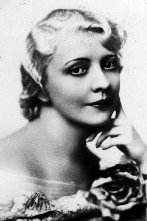 Camilla von Hollay as Fritzi in The Green Alley