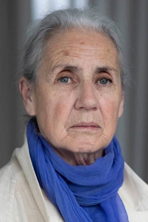 Guylène Péan as Dame maison de retraite in Petite Maman