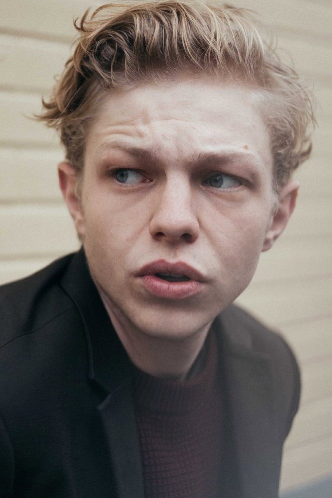 Leonard Kunz as Julian in Heute oder morgen