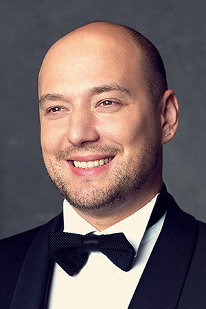 Владимир Маркони as Chief editor in Legends from the Past