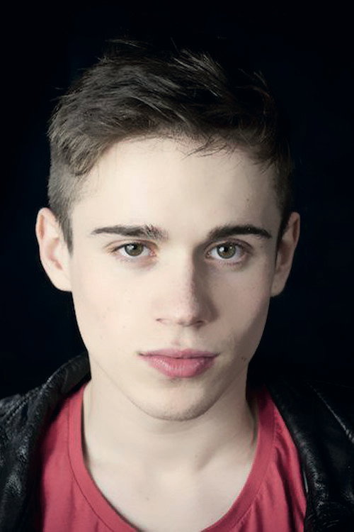 Martin Combes as Erwan in Fish & Chicks