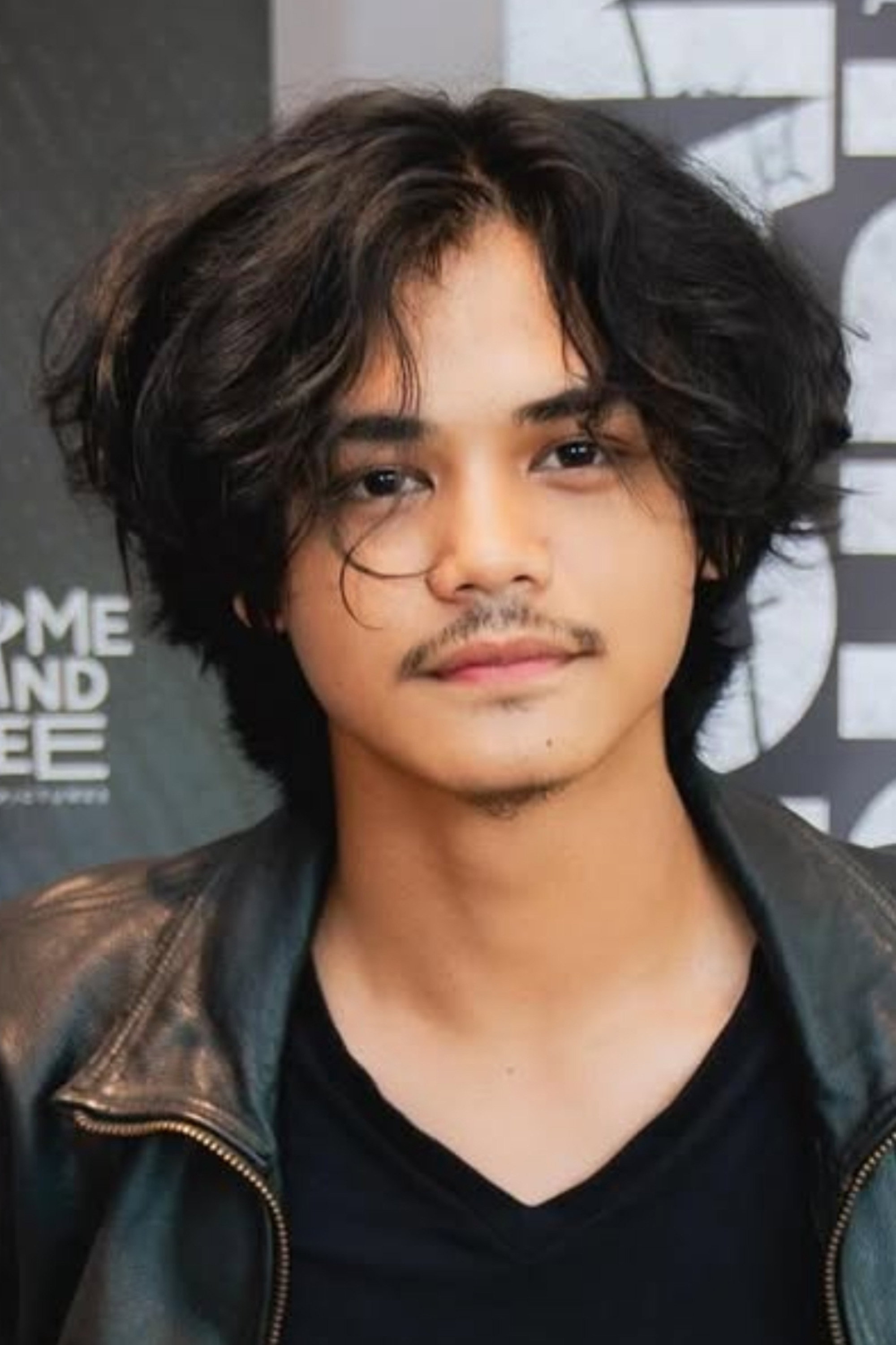 Faris Fadjar Munggaran as Young Awang in Gundala