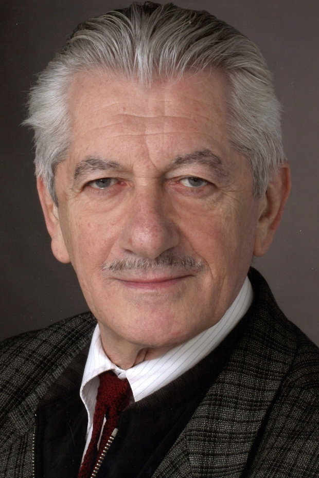 Jean-Pierre Léonardini as Monsieur William in Invisible